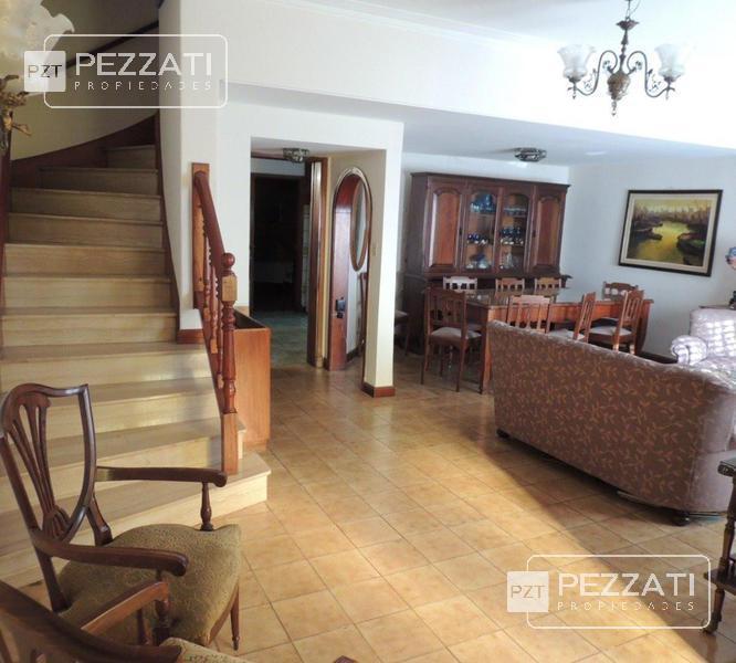 Chalet y Depto de 1 Amb Independiente. Zona Chauvin. Garage. 5