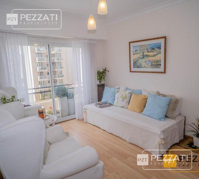 2 amb. z/ Plaza Mitre. Totalmente reciclado. Se vende amoblado.