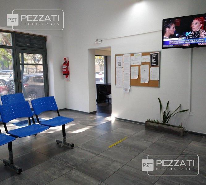 Foto de Z/ Plaza Mitre - 2 locales unificados - 5 privados- office- batería de, imagen 4