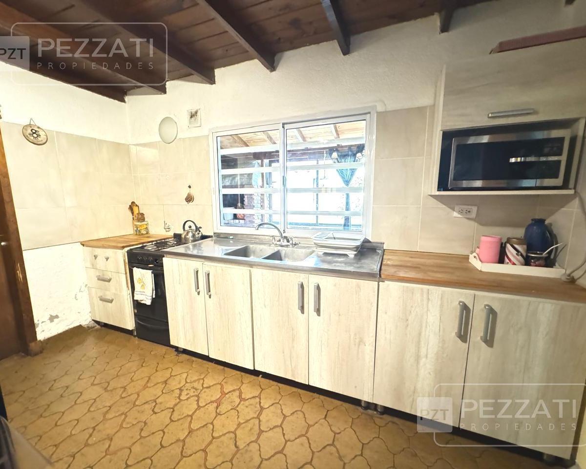 Casa en Venta. Zona San Carlos. en Dos Plantas. Jardin. Garage Para un Auto. 3 Dorm. 3