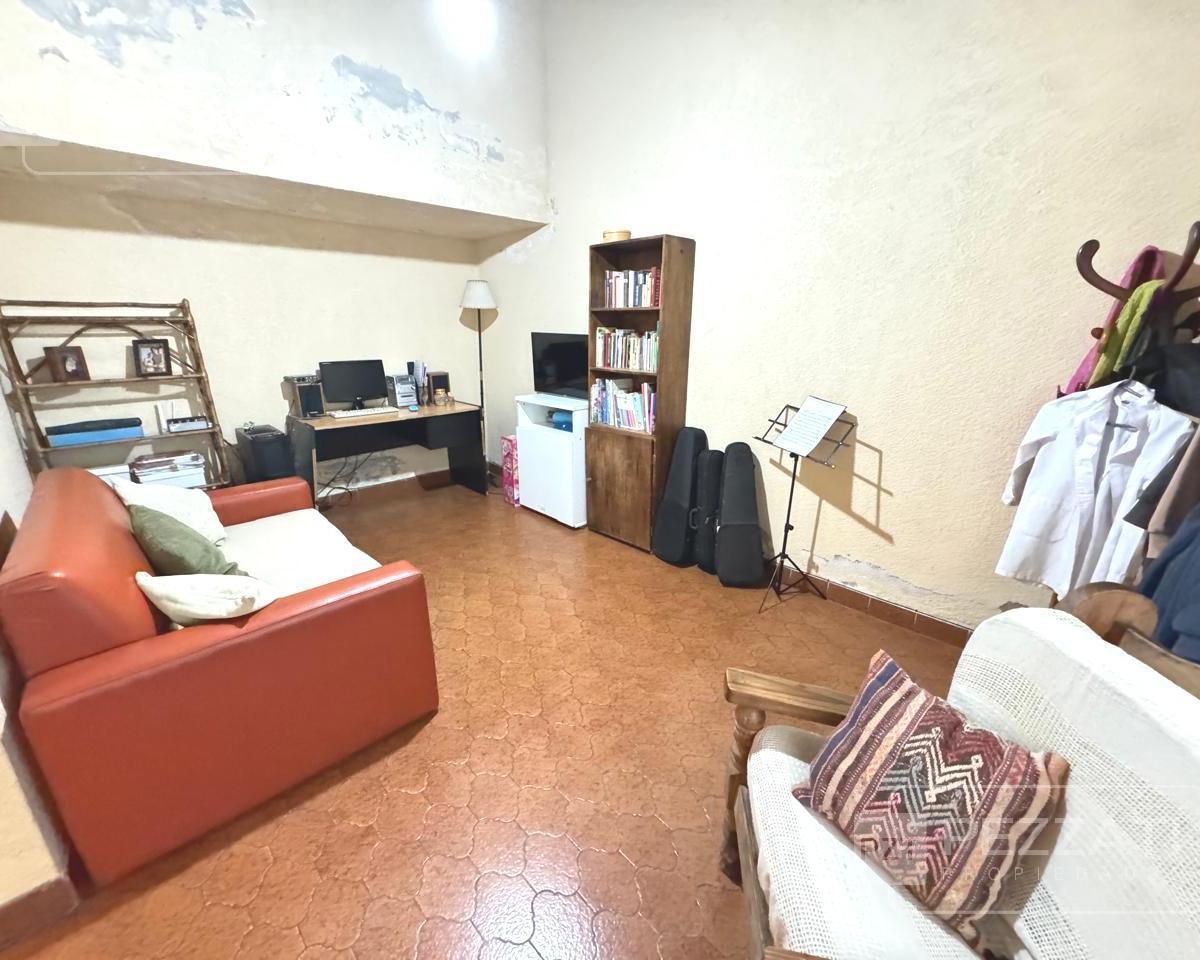Casa en Venta. Zona San Carlos. en Dos Plantas. Jardin. Garage Para un Auto. 3 Dorm. 1