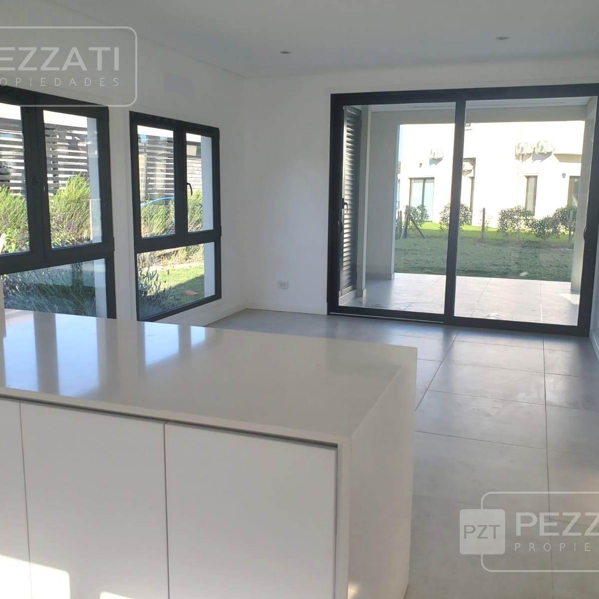 Casa en venta en Barrio Privado Rumenco Joven. 3 dormitorios (1 suite) . Garage doble. Jardin