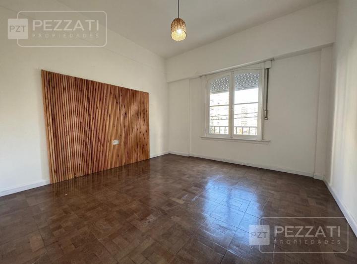 Departamento en alquiler. Un ambiente . al frente. Zona La Perla 4