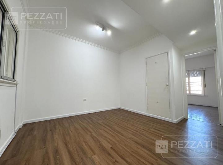Departamento en alquiler. Un ambiente . al frente. Zona La Perla 2