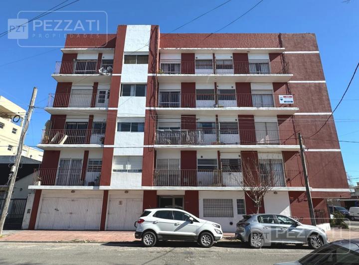 Departamento de 3 ambientes . Al frente. Muy luminoso. Zona San Jose 2