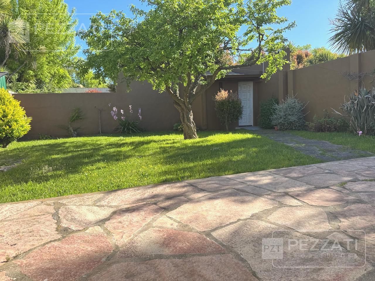 Foto de Casa en venta. Zona Parque Luro. 2 dormitorios. 2 baños. garage. parque, imagen 2