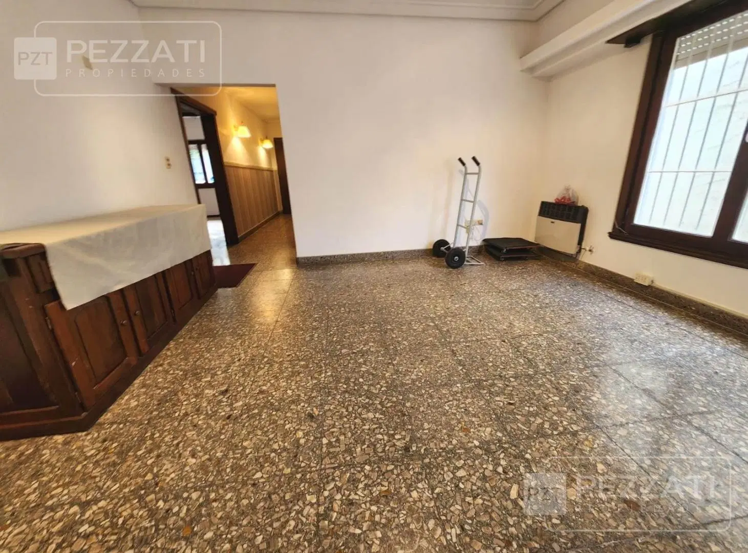 Chalet en alquiler. Zona Materno infantil . 2 dormitorios. Apta vivienda o profesionales 3