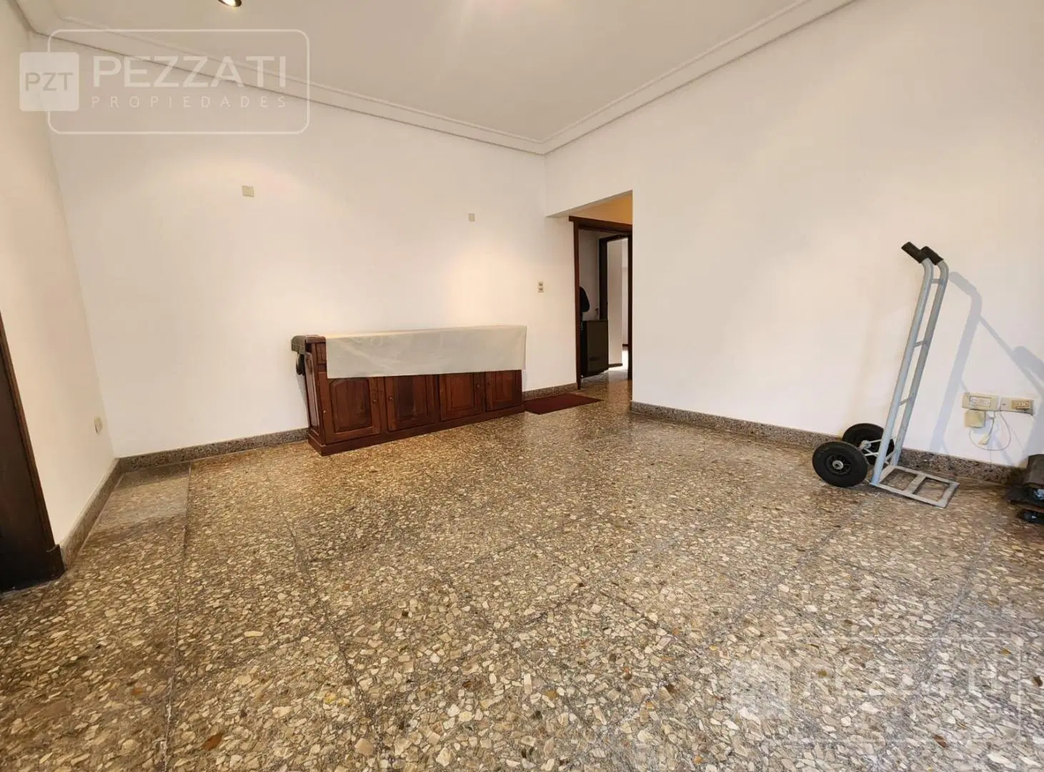 Chalet en alquiler. Zona Materno infantil . 2 dormitorios. Apta vivienda o profesionales 5