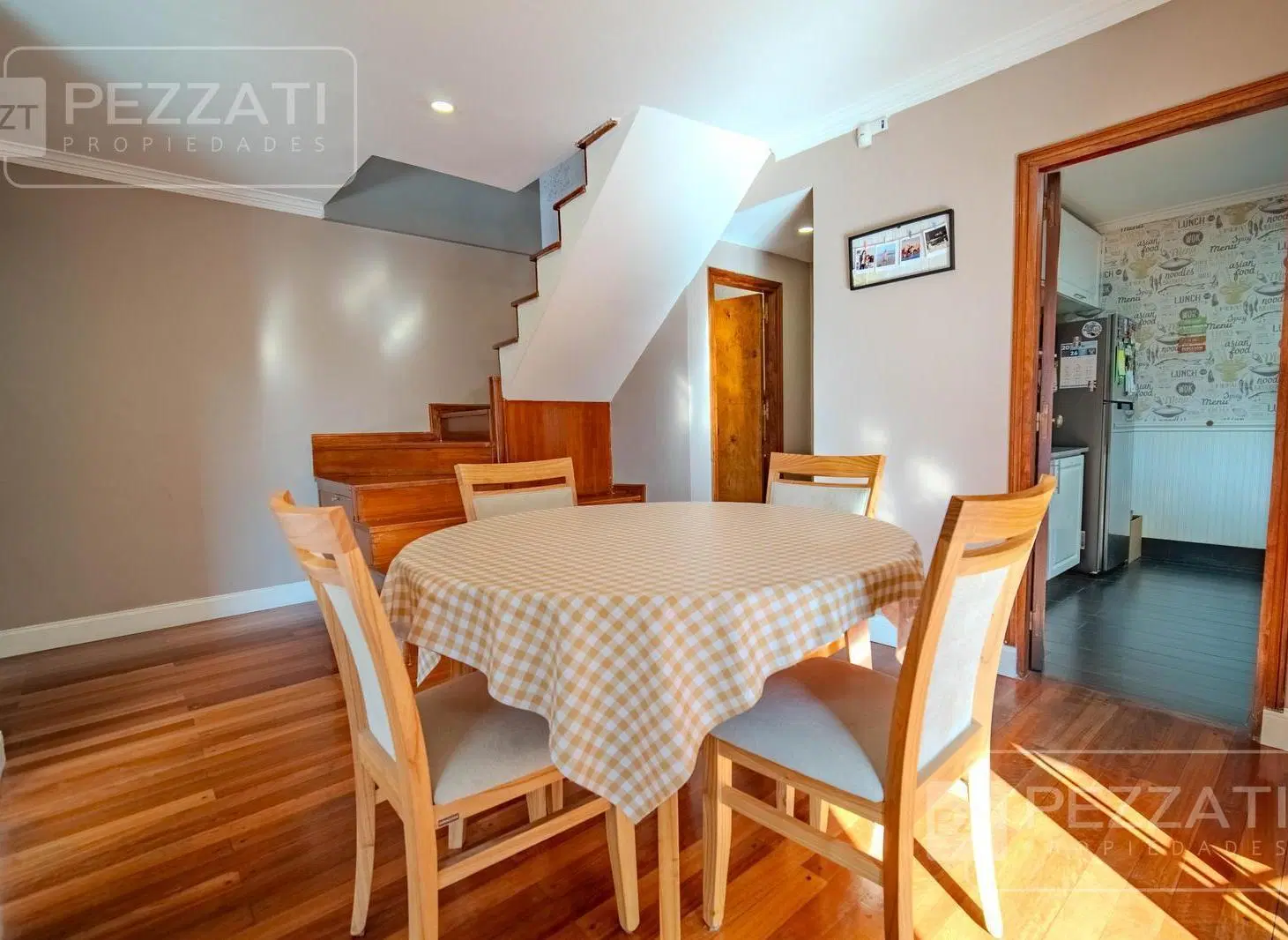 Chalet en venta en Parque Luro. Tres dormitorios. Garage varios autos. Piscina. Quincho. Jardin 3