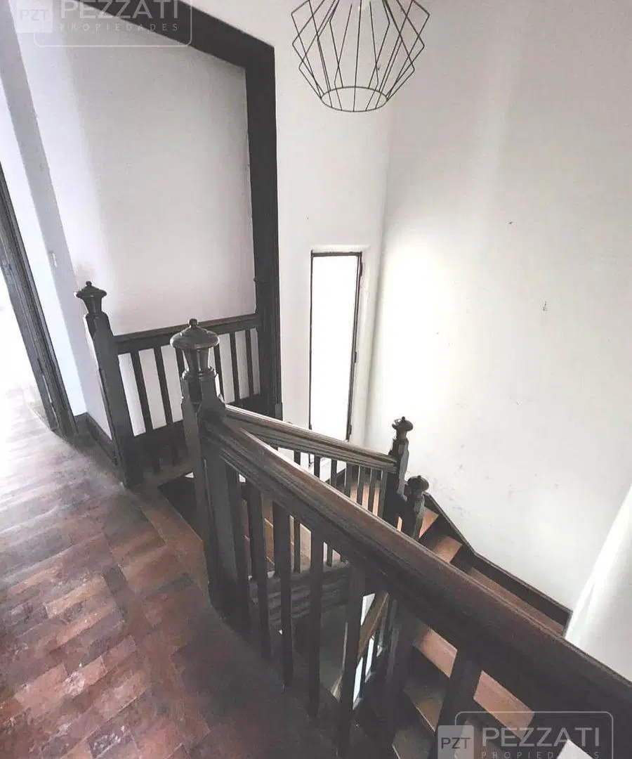 Oficina en  alquiler. Zona Güemes. Contrafrente. Primer piso por escalera. Luminosa 2