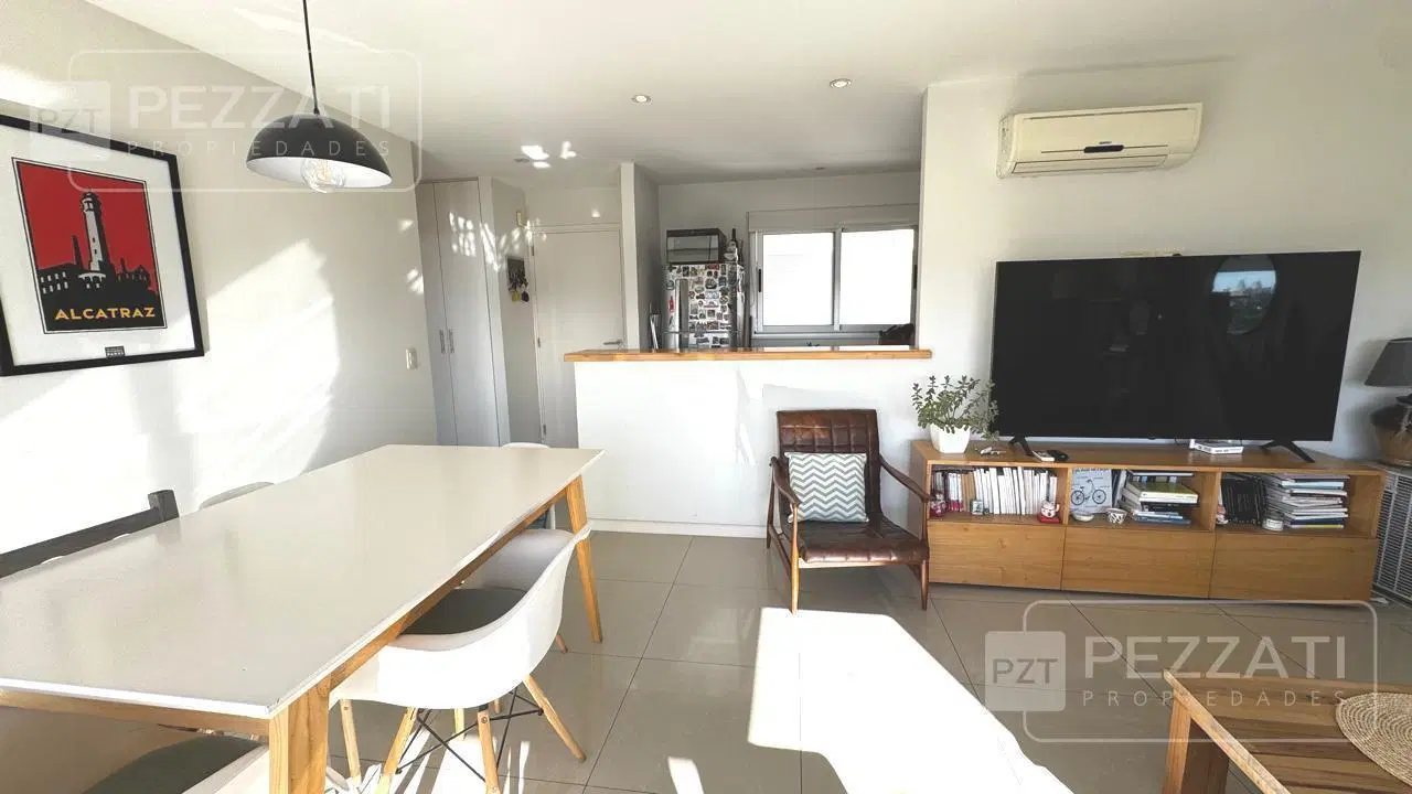 Departamento en venta. Zona complejo universitario. Contrafrente con balcòn terraza. Muy luminoso 4