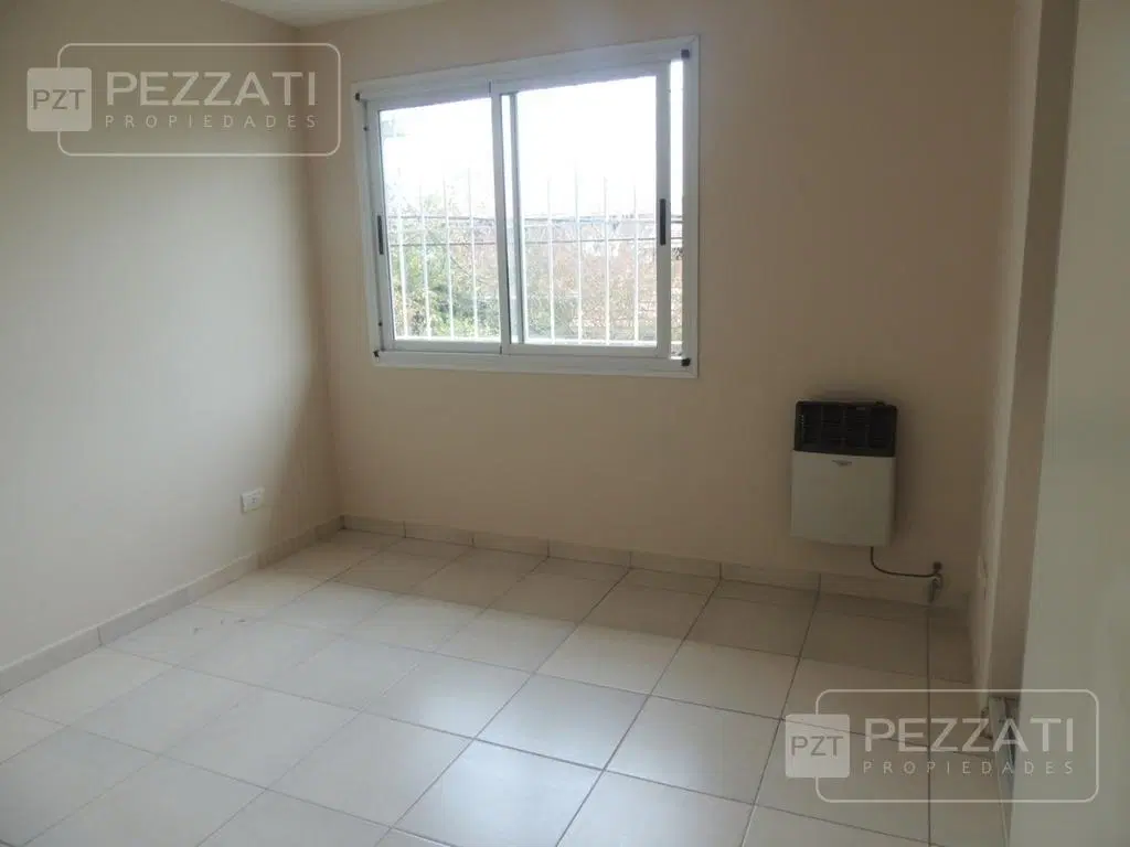Departamento de 2 amb en alquiler por 24 meses. Al frente con balcòn. Muy bajas expensas 2