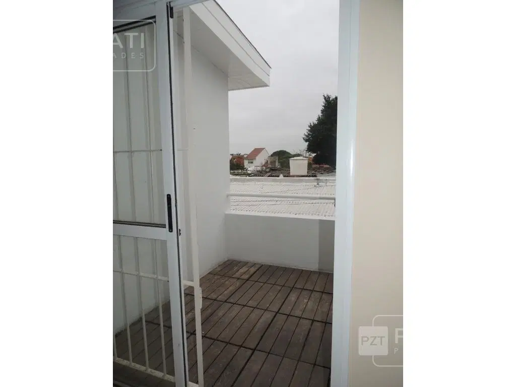 Departamento de 2 amb en alquiler por 24 meses. Al frente con balcòn. Muy bajas expensas 3