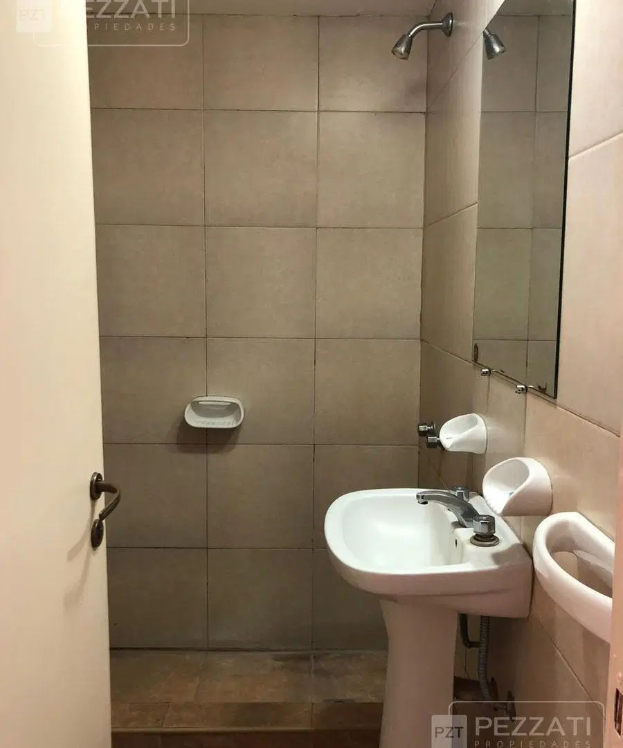Departamento de 2 amb en alquiler por 24 meses. Al frente con balcòn. Muy bajas expensas 4