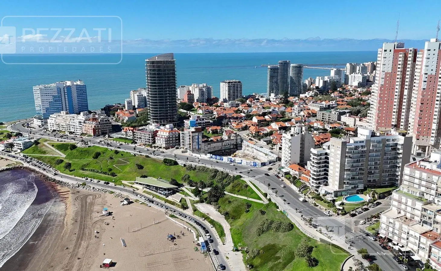Departamento en venta de 2 amb. de 95 mts2. z/ Playa Grande. Cochera. Amenities 4