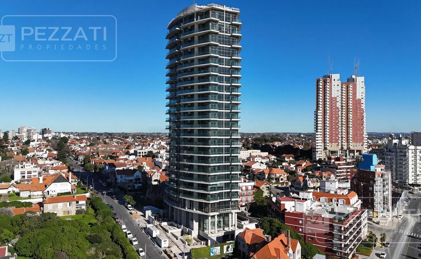 Departamento en venta de 2 amb. de 95 mts2. z/ Playa Grande. Cochera. Amenities 5