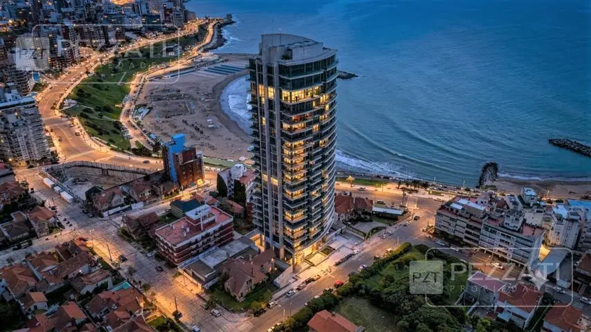 Departamento en venta de 2 amb. de 95 mts2. z/ Playa Grande. Cochera. Amenities 3