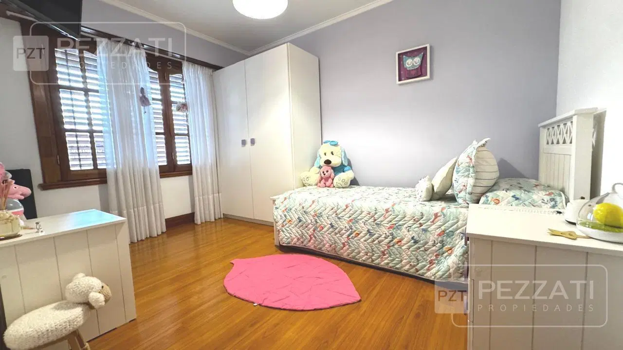 Chalet en venta. Zona Parque Luro. 3 dormitorios. Garage doble. Jardin con parrilla 8