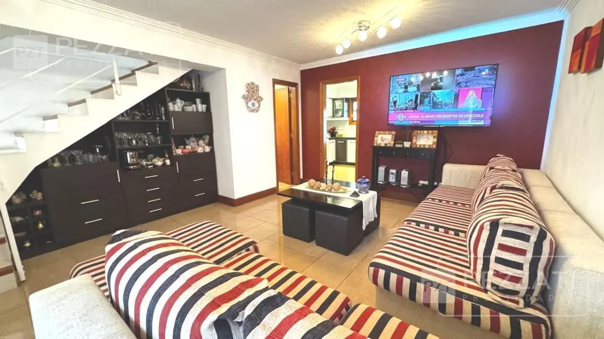 Chalet en venta. Zona Parque Luro. 3 dormitorios. Garage doble. Jardin con parrilla 2