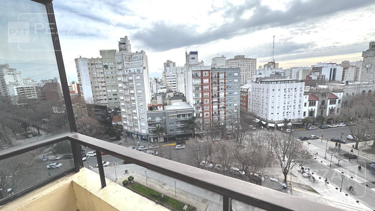 Foto de Piso en venta en Mar del Plata. Frente a Plaza Mitre. Cochera. Baulera, imagen 2