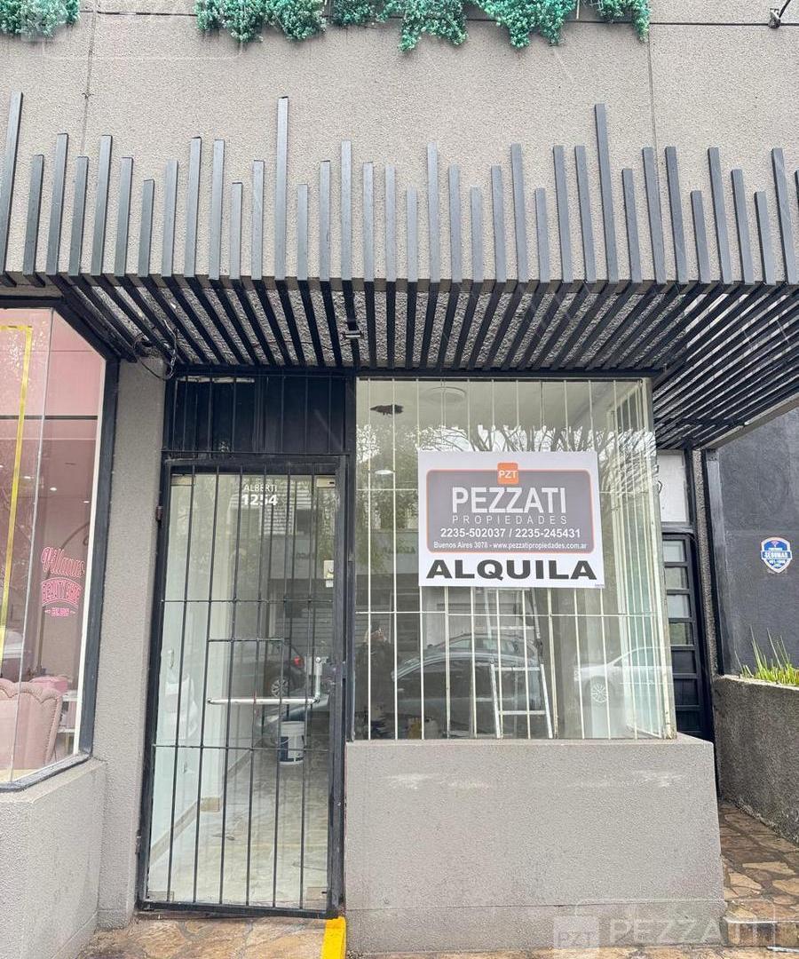 Foto de Local en alquiler. Frente de blindex. Baño. Zona Alberti y Güemes, imagen 1