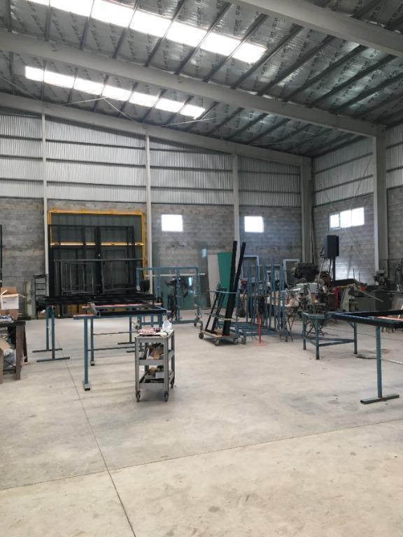 Venta Impecable Galpón en Zona Industrial 5