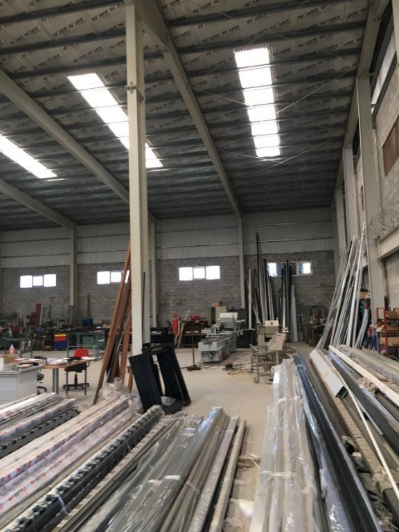 Venta Impecable Galpón en Zona Industrial 3