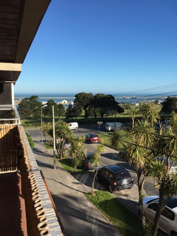 Venta Depto Reciclado de 2 Amb con Vista Lateral Al Golf Playa Grande 4