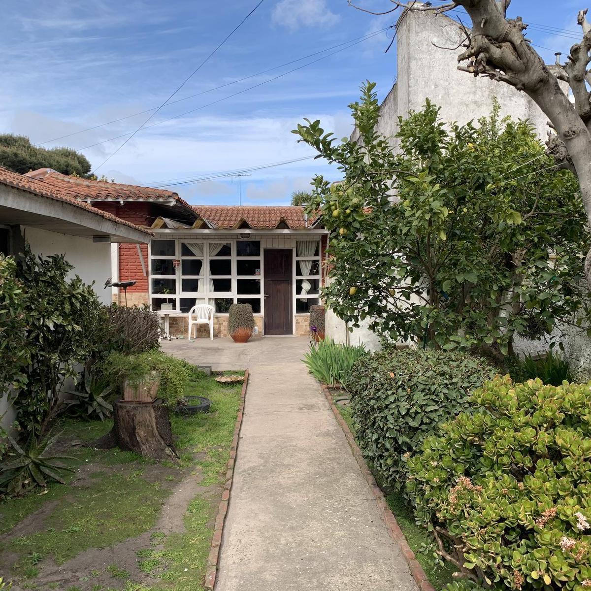 Casa en Venta en Bernardino Rivadavia 2