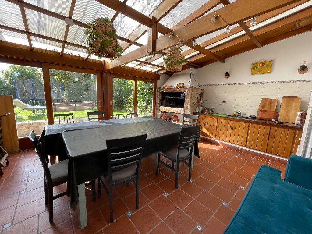 Venta Impecable Chalet con Gran Lote en Stella Maris 5