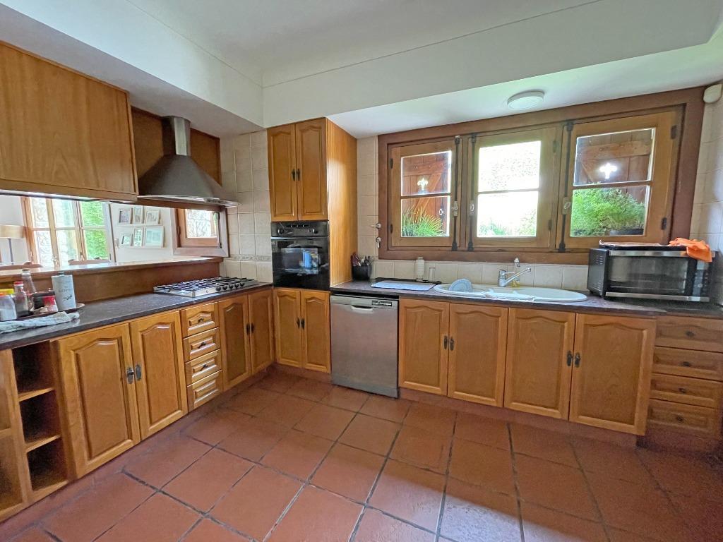 Venta Impecable Chalet con Gran Lote en Stella Maris 3