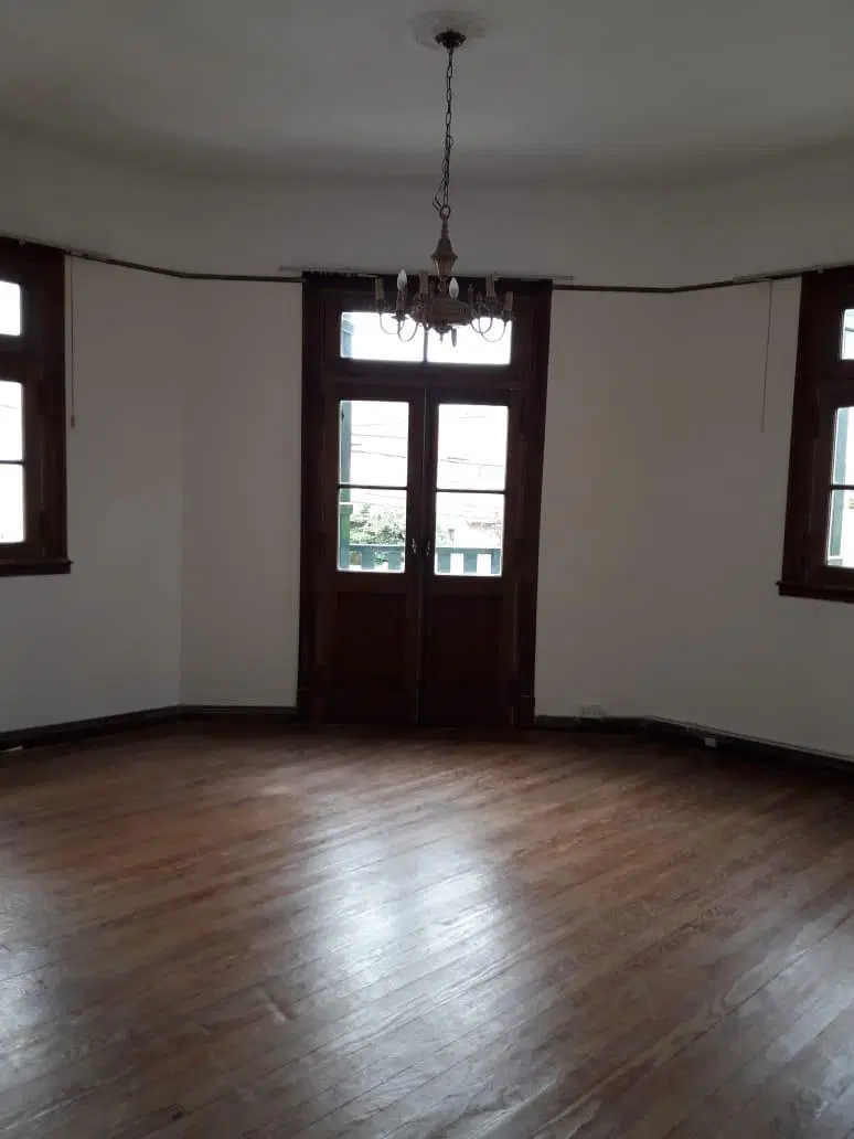 Alquiler impecable chalet para uso comercial únicamente! 3