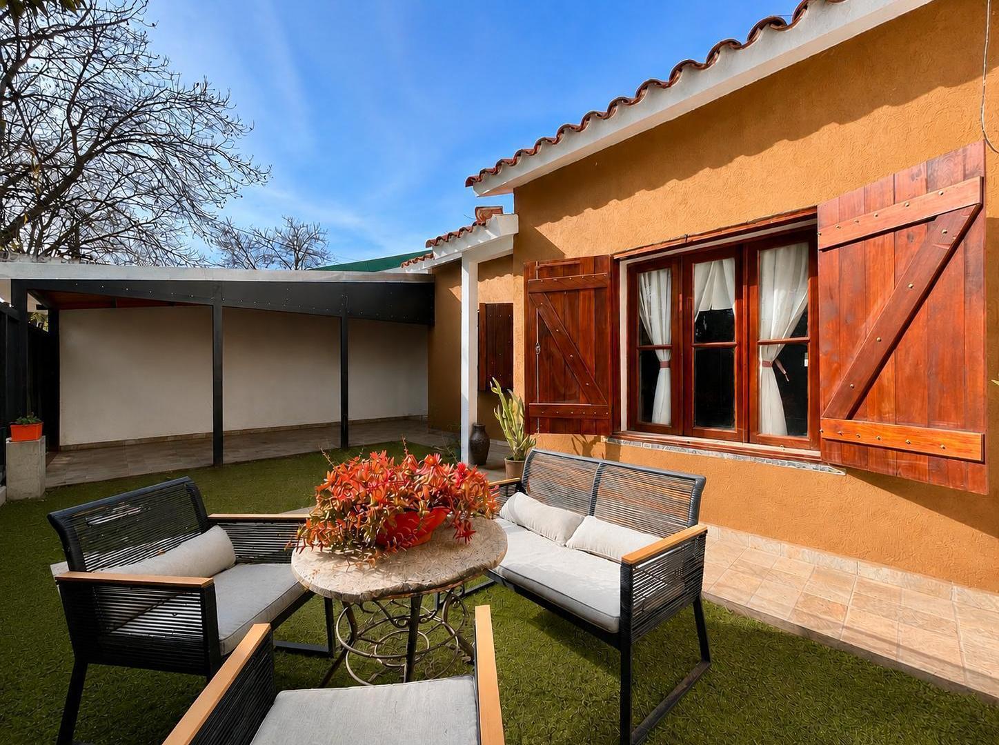 Foto de CASA DE 2 DORMITORIOS CON PISCINA Y POTENCIAL COMERCIAL, imagen 4