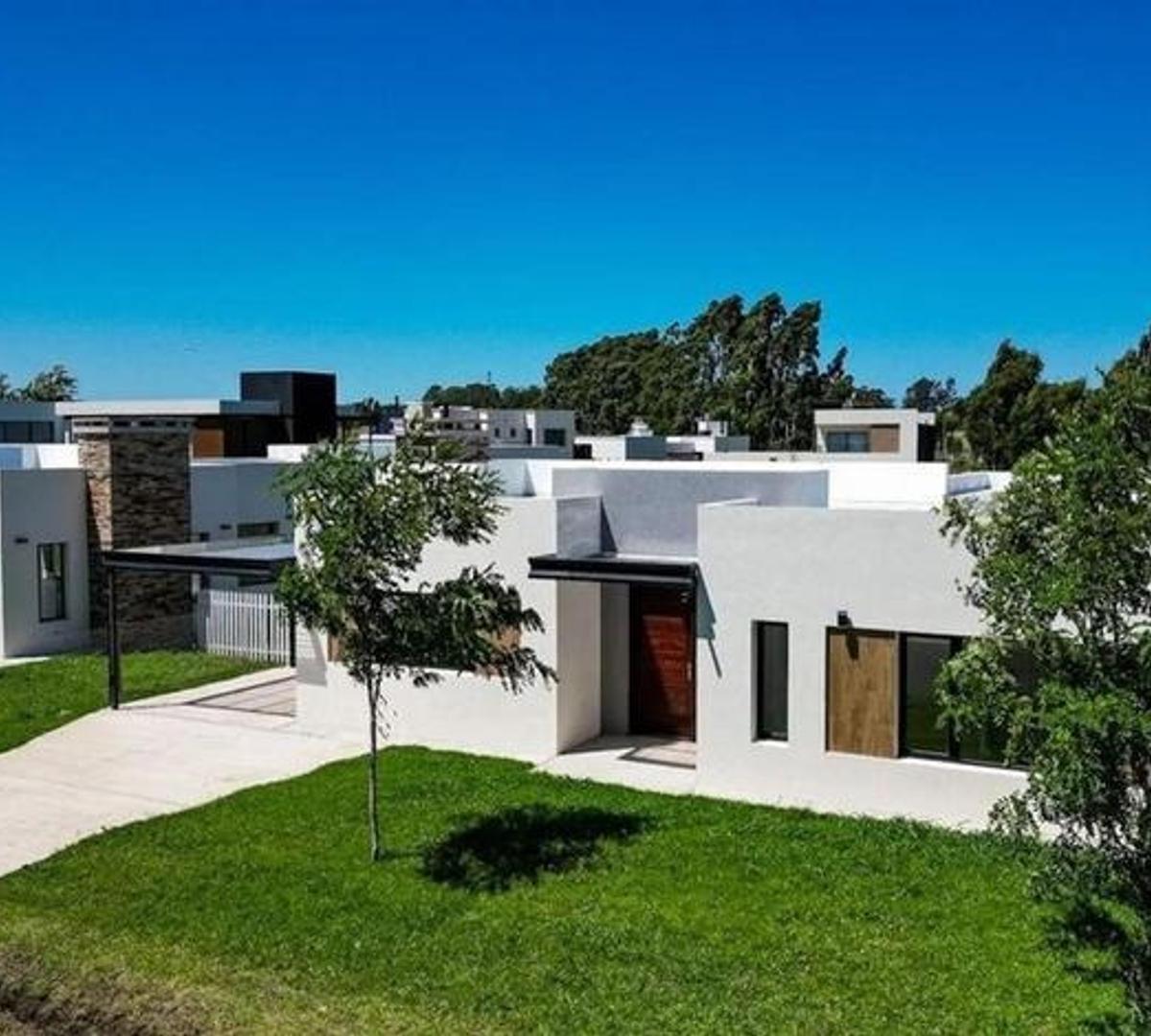Rumenco Joven, casa de 4 Amb con Pileta Financia 3