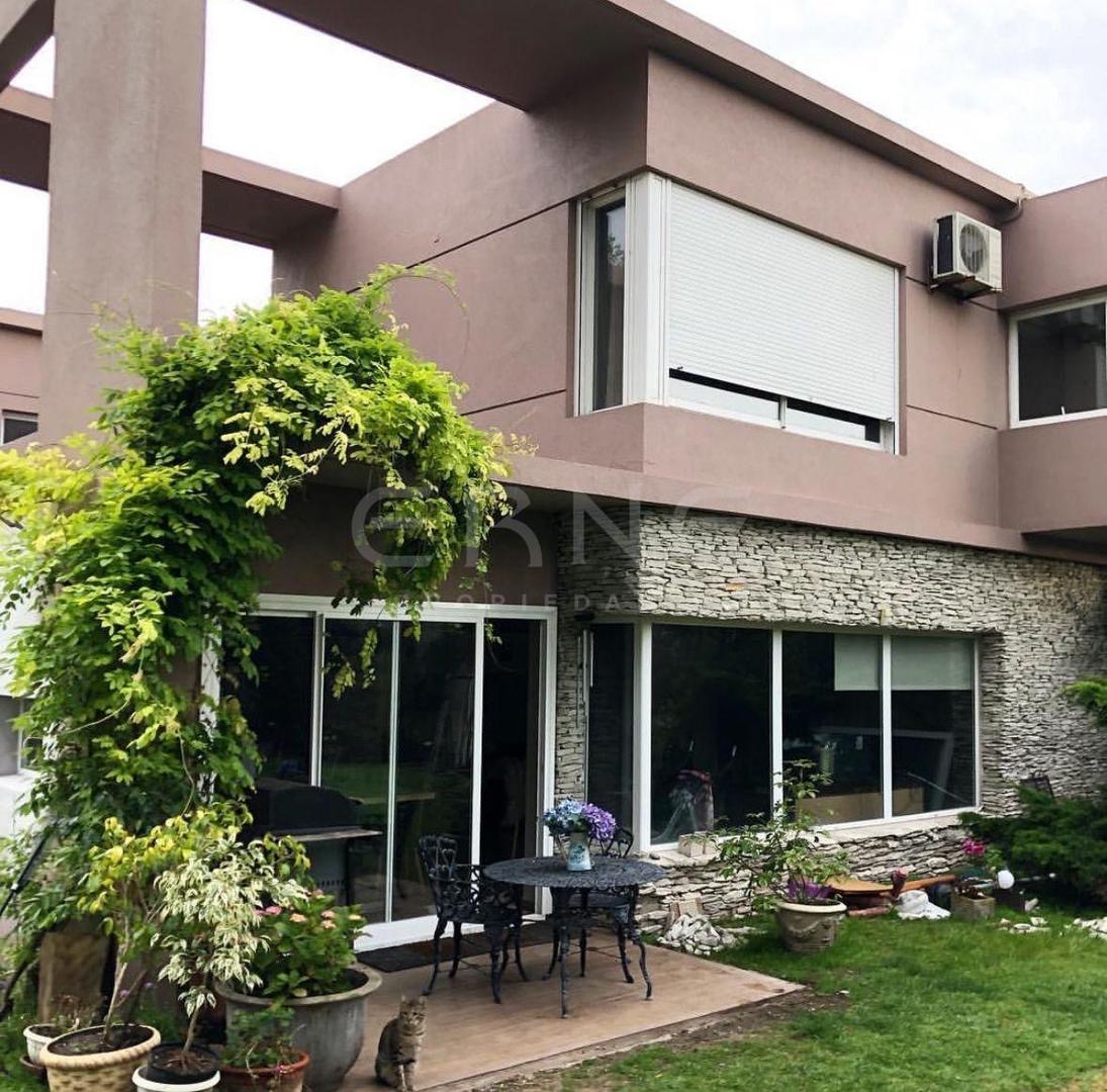 Casa 5 Ambientes con Parque Zona Güemes 2