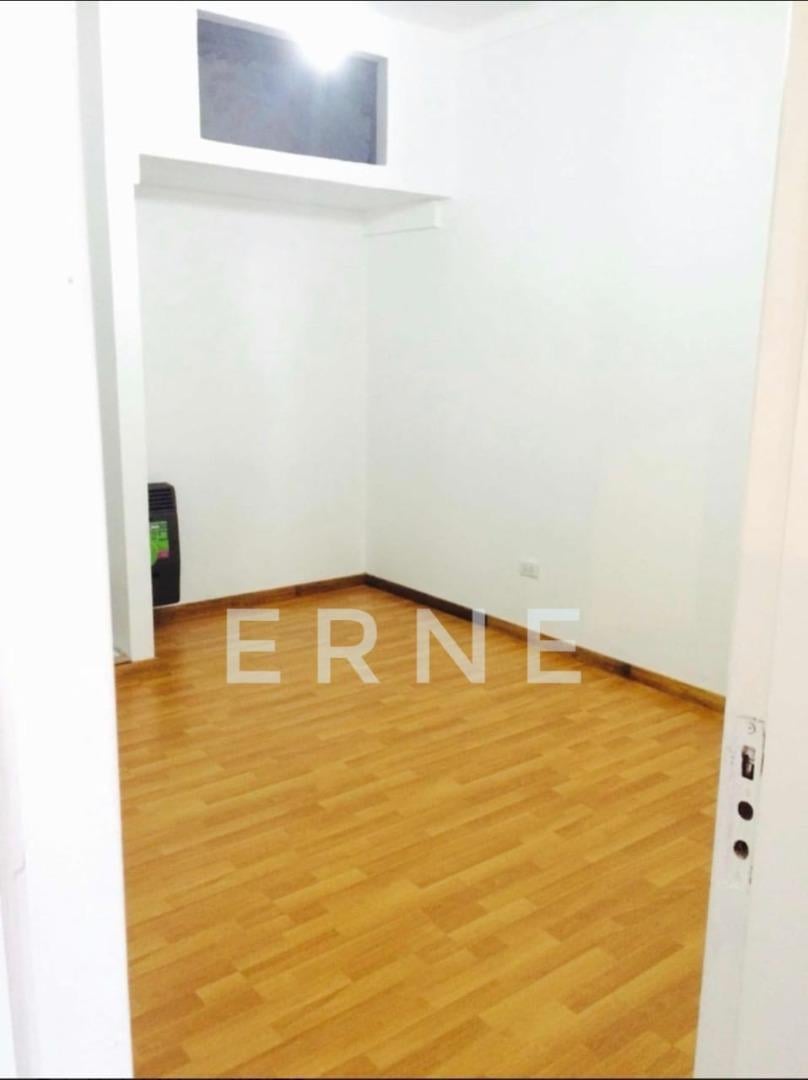 Foto de Cochera más casa reciclada a nuevo de 3 ambientes., imagen 4