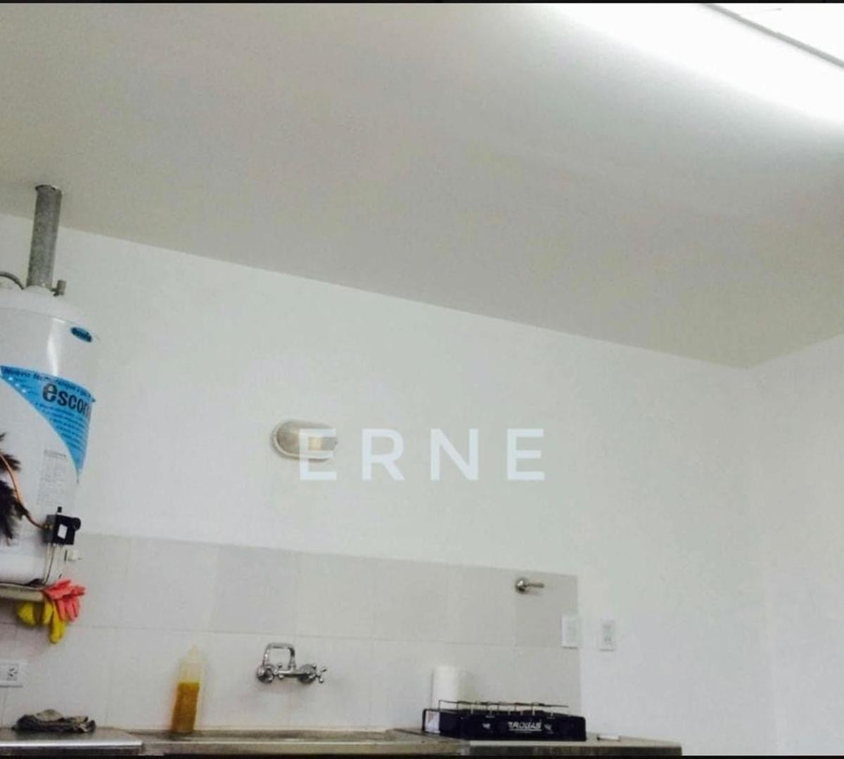 Foto de Cochera más casa reciclada a nuevo de 3 ambientes., imagen 2
