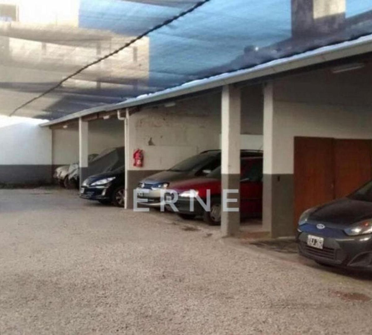 Foto de Cochera más casa reciclada a nuevo de 3 ambientes., imagen 3