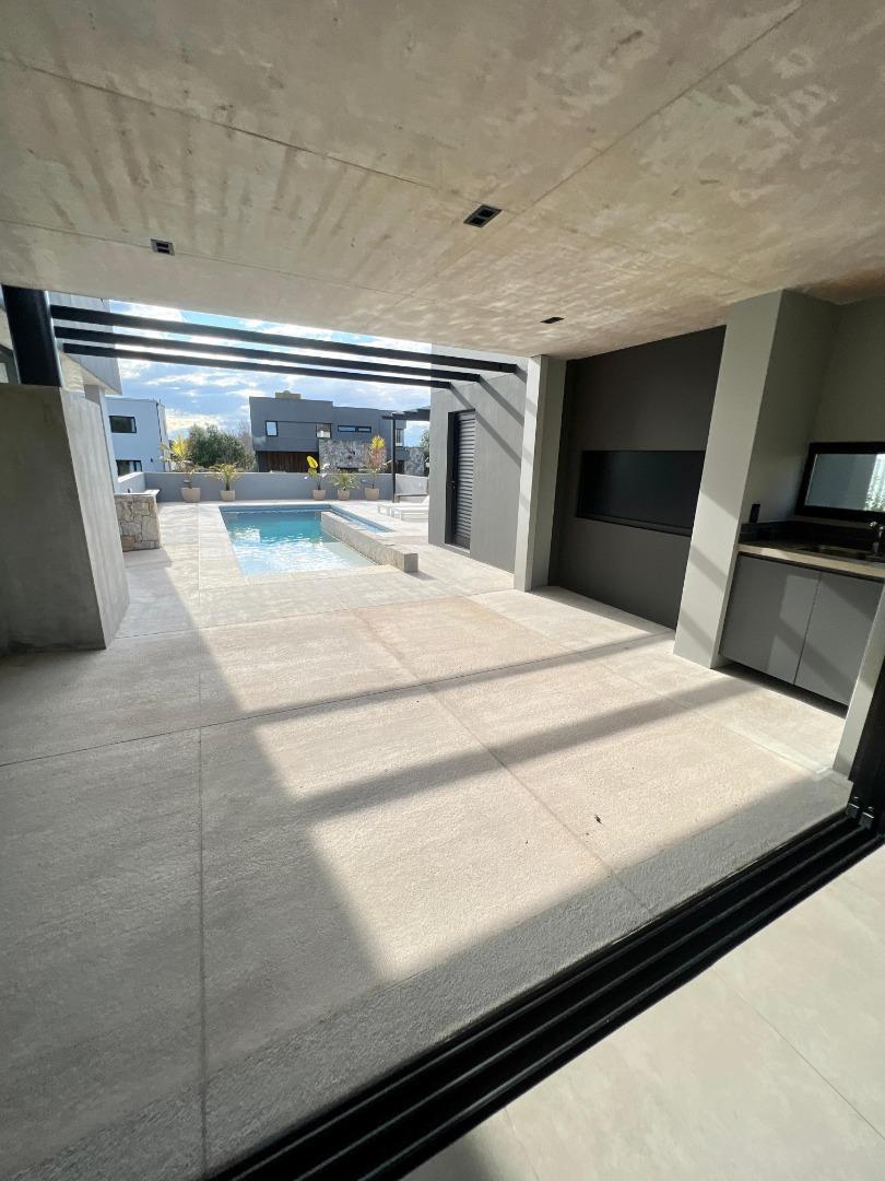Foto de CASA 4 AMBIENTES CON PISCINA EN ARENAS DEL SUR, imagen 2