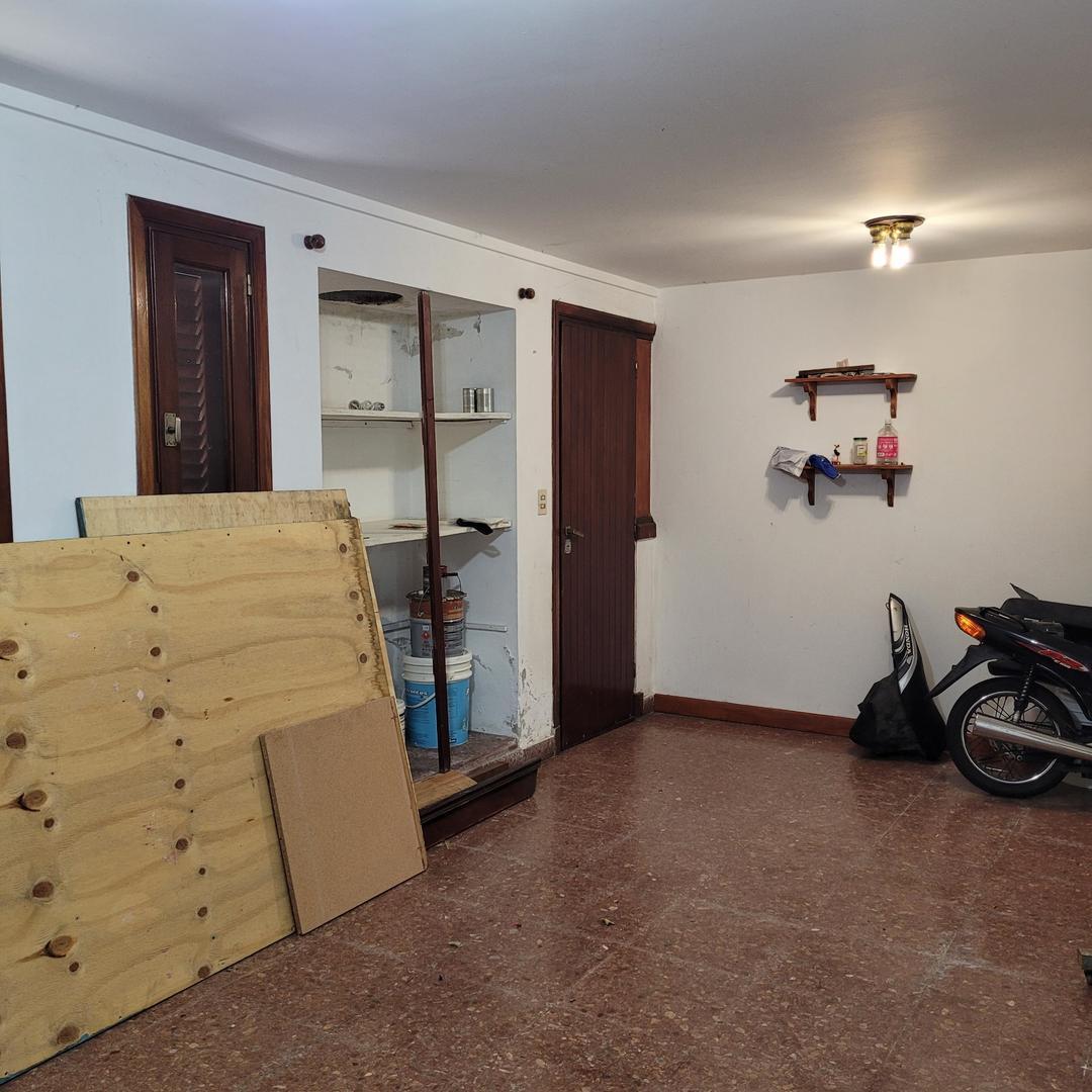 Chalet 6 Ambientes en 3 Plantas con Gran Parque 5