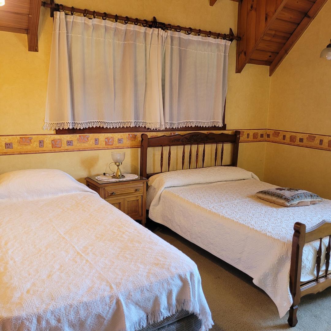 Chalet 6 Ambientes en 3 Plantas con Gran Parque 3