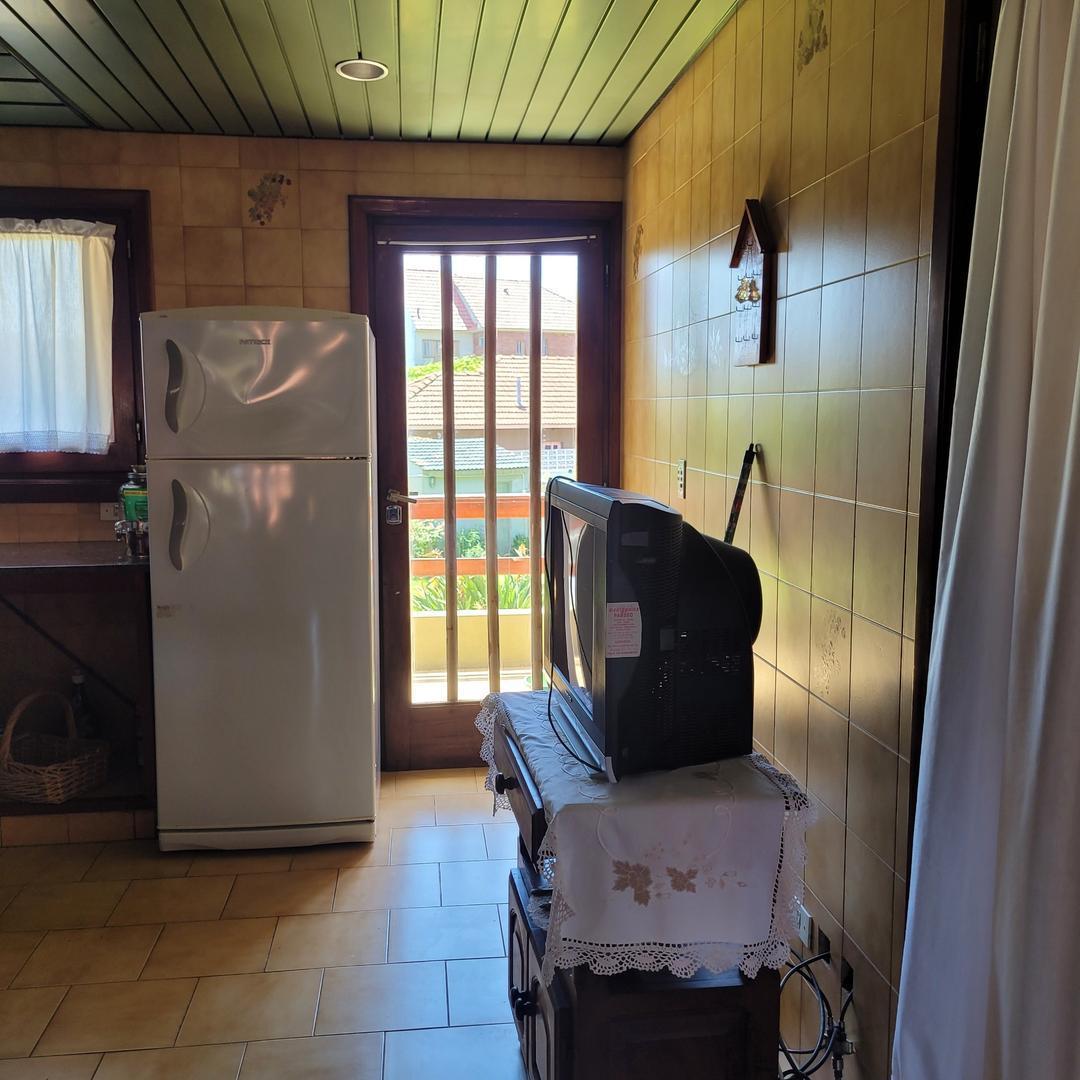 Chalet 6 Ambientes en 3 Plantas con Gran Parque 4