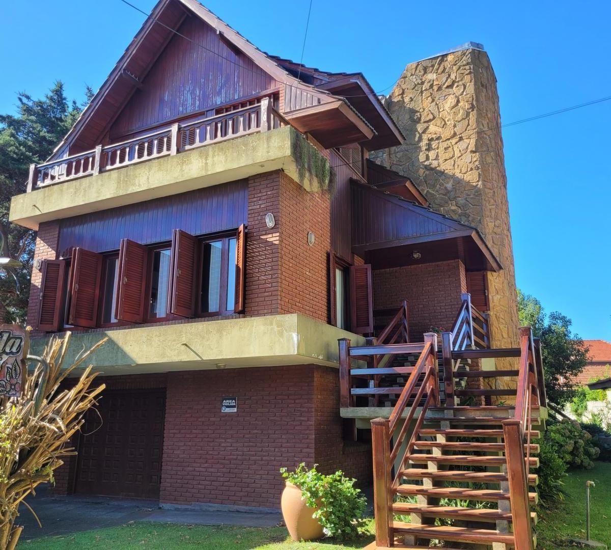 Chalet 6 Ambientes en 3 Plantas con Gran Parque 1