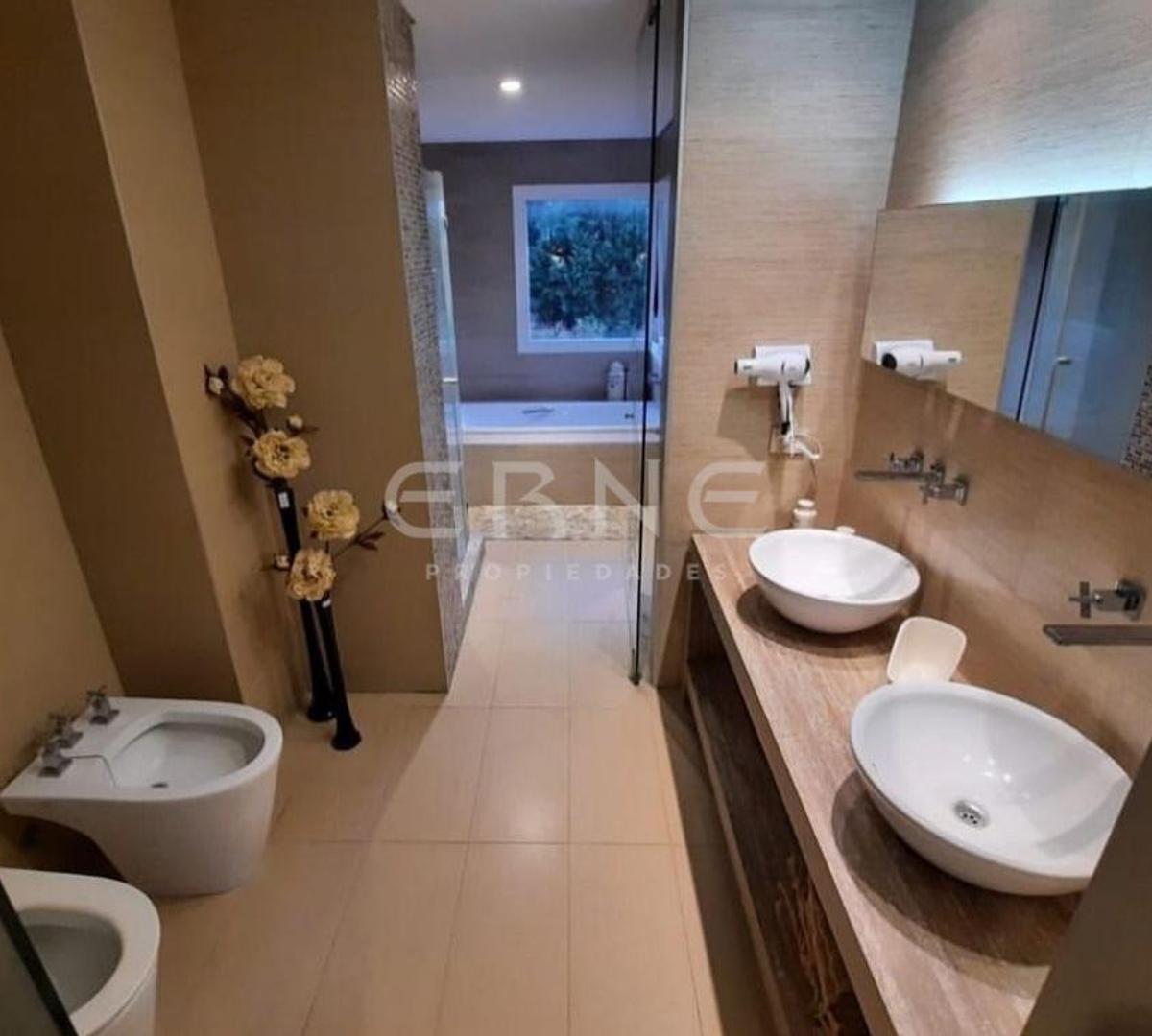 Casa 5 Ambientes Zona Guemes 4