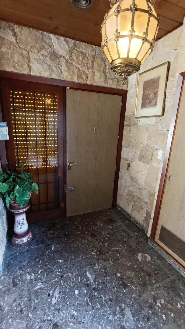 Foto de 5 AMBIENTES CON VISTA AL MAR. GRAN LOTE ZONIFICACIO NR3., imagen 3