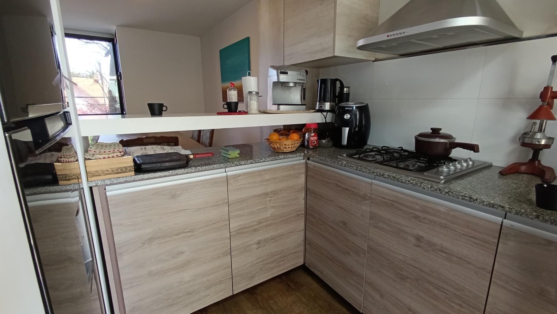 Foto de VENTA DEPARTAMENTO SEMIPISO 3 AMB LOS TRONCOS/ GÜEMES LINE H, imagen 2