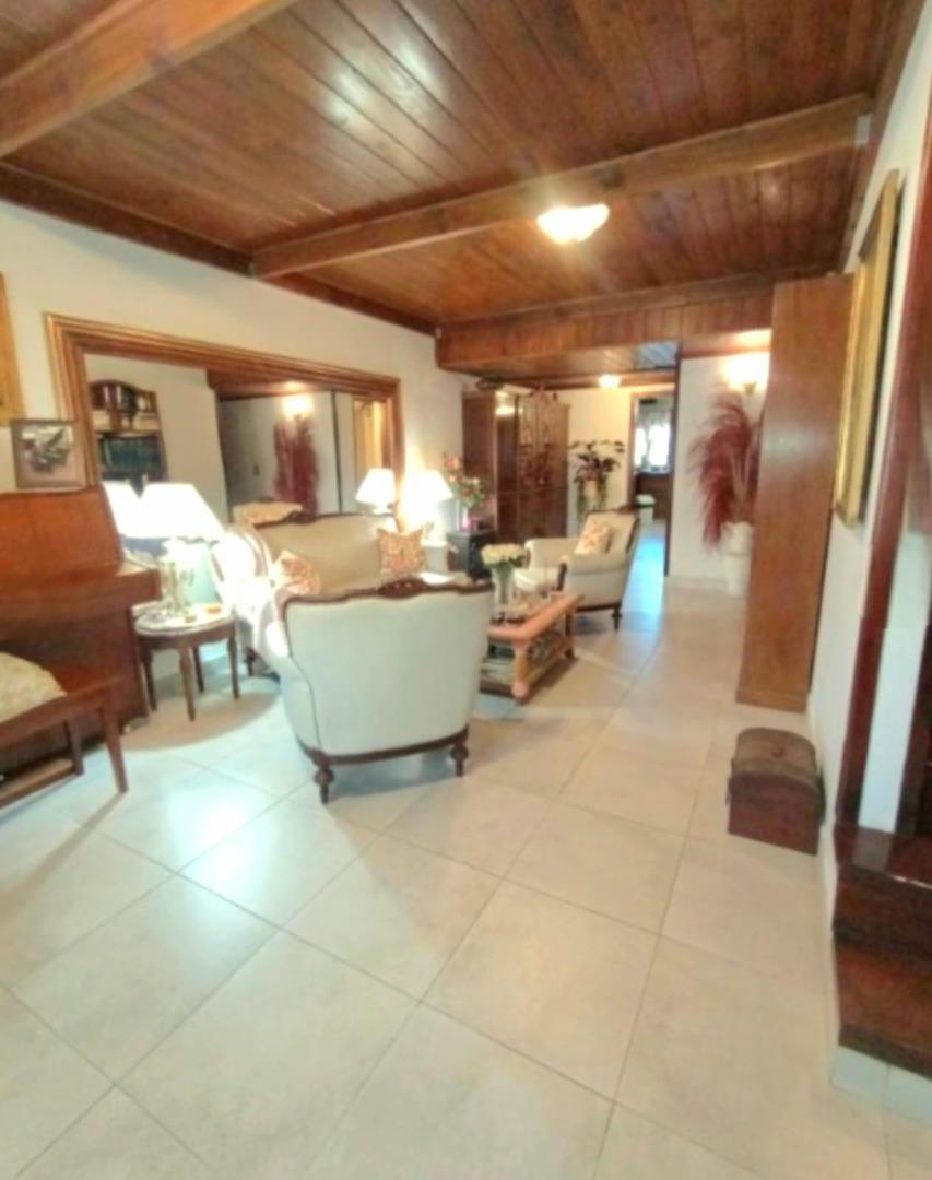 Foto de CASA DE 6 AMBIENTES CON PILETA. BARRIO CONSTITUCION, imagen 3