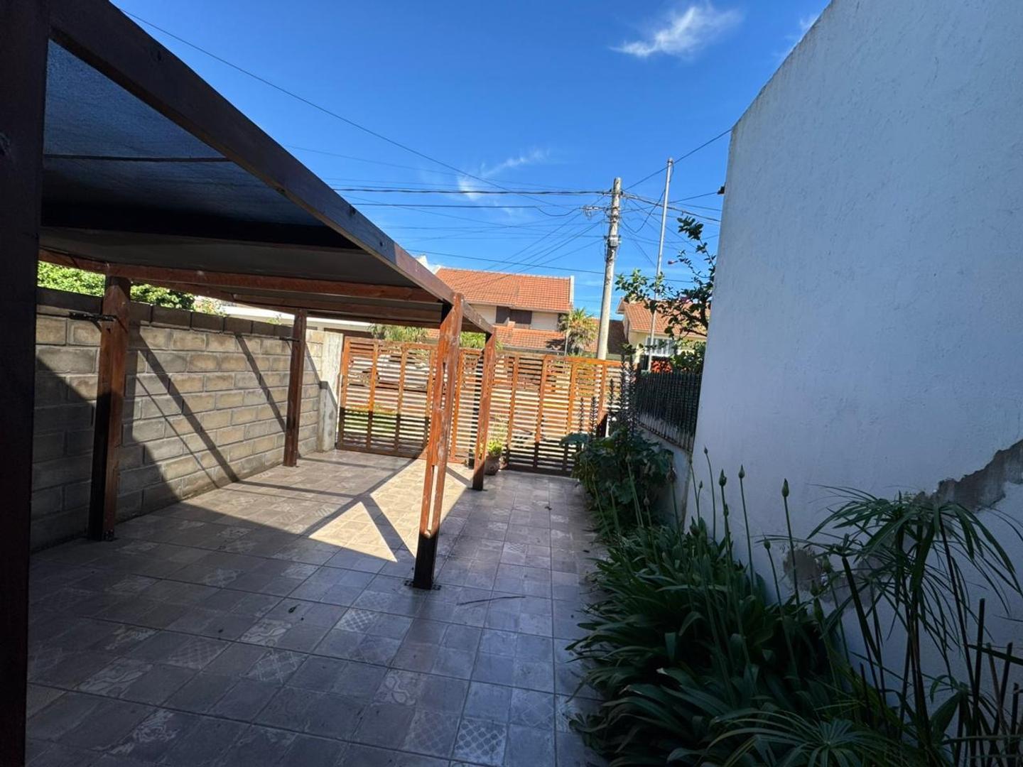 Casa para 4 personas Con Cochera La Perla 100 mts Mar