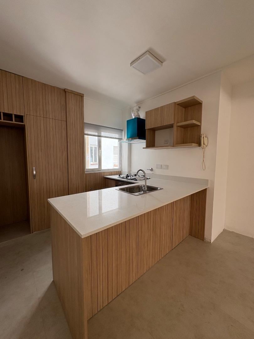 Departamento 3 ambientes reciclado en Plaza Mitre