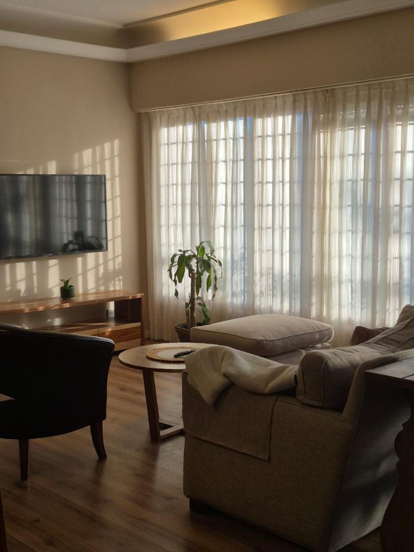 Casa para ocho personas, con quincho.